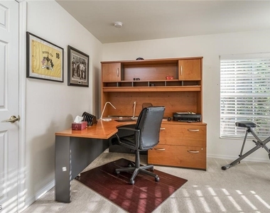 10082 Oakhurst Way - Photo Thumbnail 5