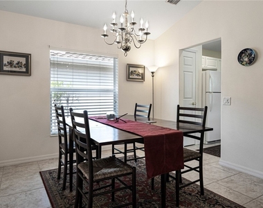10082 Oakhurst Way - Photo Thumbnail 9