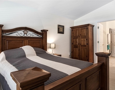 10082 Oakhurst Way - Photo Thumbnail 10