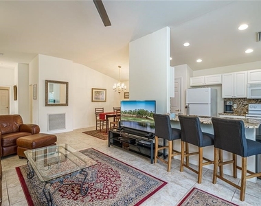 10082 Oakhurst Way - Photo Thumbnail 1