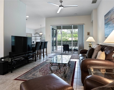 10082 Oakhurst Way - Photo Thumbnail 4
