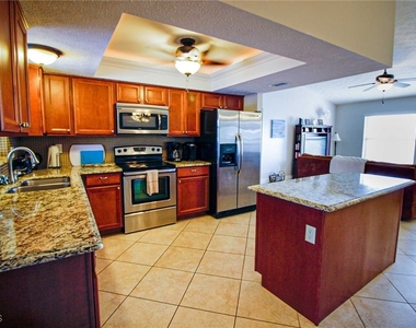 1403 Sw 40th Terrace - Photo Thumbnail 5