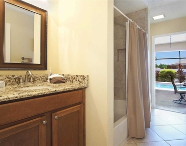 1403 Sw 40th Terrace - Photo Thumbnail 12