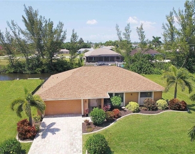 1403 Sw 40th Terrace - Photo Thumbnail 3