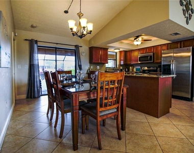 1403 Sw 40th Terrace - Photo Thumbnail 6