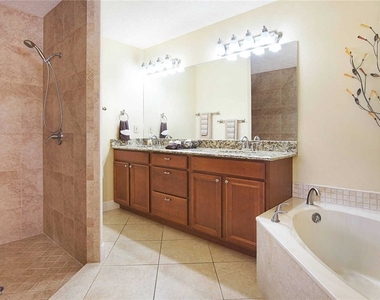 1403 Sw 40th Terrace - Photo Thumbnail 9