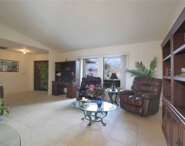 1422 Se 12th Terrace - Photo Thumbnail 7