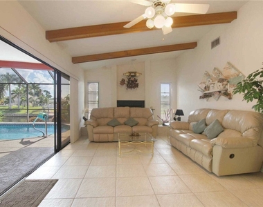 1422 Se 12th Terrace - Photo Thumbnail 4