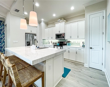 7162 Saona Court - Photo Thumbnail 8