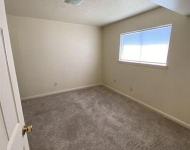 2606 Beatty Street - Photo Thumbnail 4