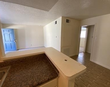 2606 Beatty Street - Photo Thumbnail 11