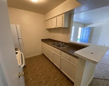2606 Beatty Street - Photo Thumbnail 5