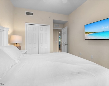 9727 Acqua Court - Photo Thumbnail 14