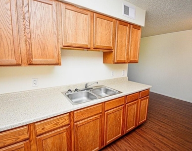 200 Daniels Dr - Photo Thumbnail 16