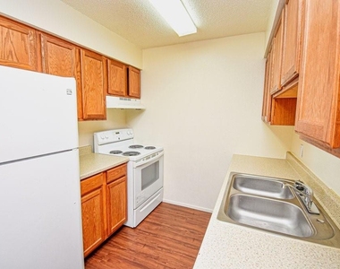 200 Daniels Dr - Photo Thumbnail 15