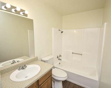 200 Daniels Dr - Photo Thumbnail 18