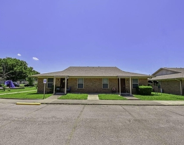 200 Daniels Dr - Photo Thumbnail 7