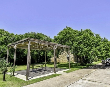 138 Sandpiper Circle - Photo Thumbnail 5