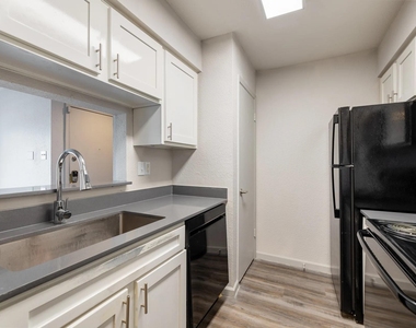 8701 Town Park Drive - Photo Thumbnail 10