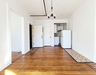 403 Hancock Street - Photo Thumbnail 2