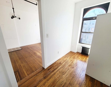 403 Hancock Street - Photo Thumbnail 5