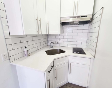 403 Hancock Street - Photo Thumbnail 3