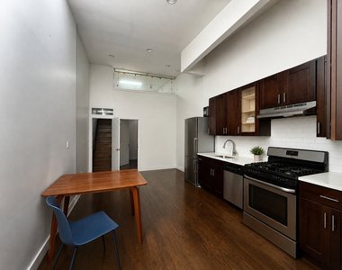 884 Franklin Avenue - Photo Thumbnail 4