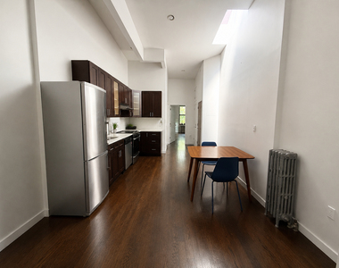 884 Franklin Avenue - Photo Thumbnail 2