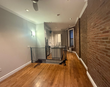 246 Mott Street - Photo Thumbnail 4