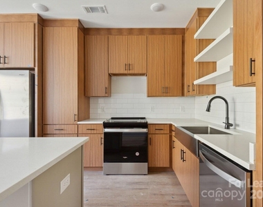 1028 Stitch Bend Way - Photo Thumbnail 18