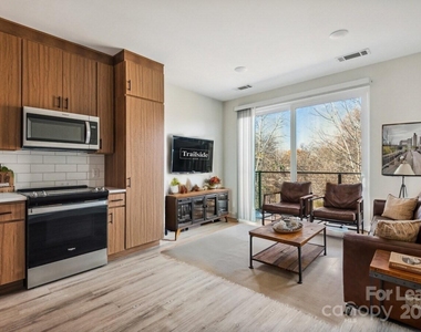 1028 Stitch Bend Way - Photo Thumbnail 11