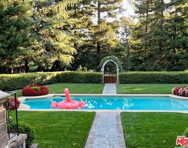 530 Hawthorn Road - Photo Thumbnail 19
