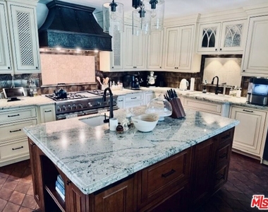 530 Hawthorn Road - Photo Thumbnail 5
