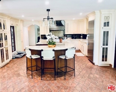 530 Hawthorn Road - Photo Thumbnail 6