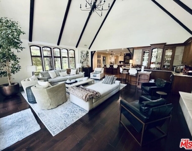 530 Hawthorn Road - Photo Thumbnail 11