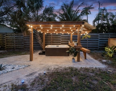 727 S Lake Drive - Photo Thumbnail 17