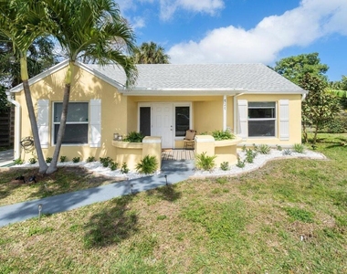 727 S Lake Drive - Photo Thumbnail 3