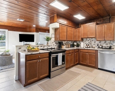727 S Lake Drive - Photo Thumbnail 14
