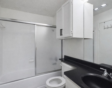 908 Poplar St - Photo Thumbnail 4