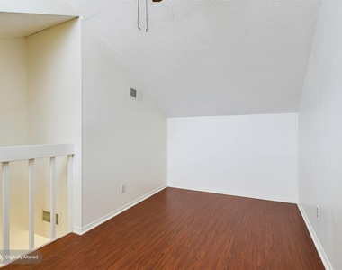 908 Poplar St - Photo Thumbnail 6