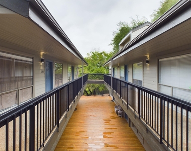 908 Poplar St - Photo Thumbnail 11
