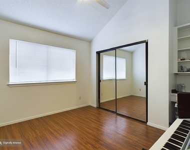 908 Poplar St - Photo Thumbnail 7