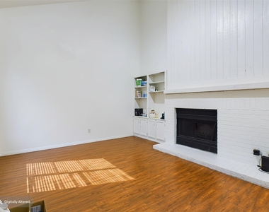 908 Poplar St - Photo Thumbnail 5