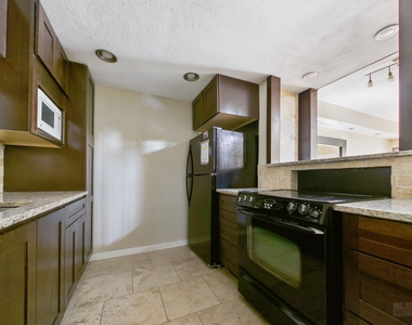 2529 Rio Grande St - Photo Thumbnail 8
