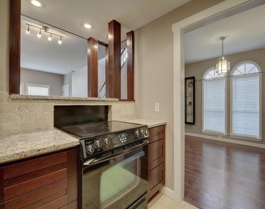 2529 Rio Grande St - Photo Thumbnail 13