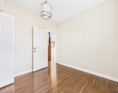 2529 Rio Grande St - Photo Thumbnail 6