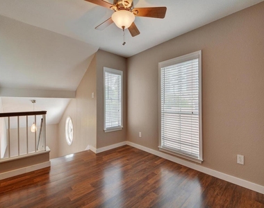 2529 Rio Grande St - Photo Thumbnail 18