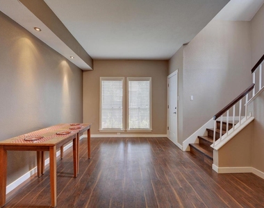 2529 Rio Grande St - Photo Thumbnail 4