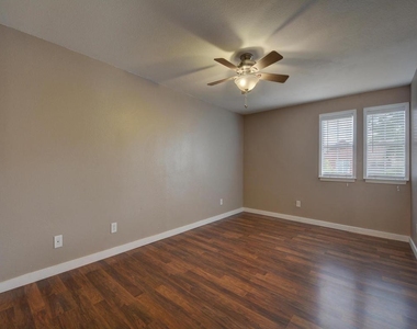 2529 Rio Grande St - Photo Thumbnail 22