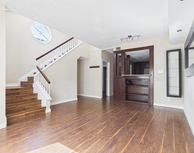 2529 Rio Grande St - Photo Thumbnail 4